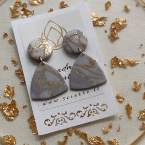 Orecchini in fimo grigio
