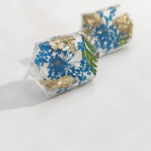 Orecchini in resina e foglia d'oro