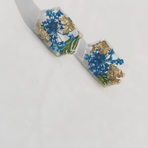 Orecchini in resina e foglia d’oro