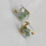 Orecchini in resina e foglia d'oro