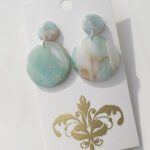 Orecchini rotondi in fimo e foglia d'oro