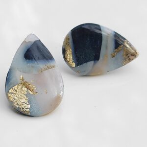 Orecchini in fimo a bottoncino rivestite di resina