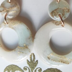 Orecchini rotondi in fimo e foglia d’oro