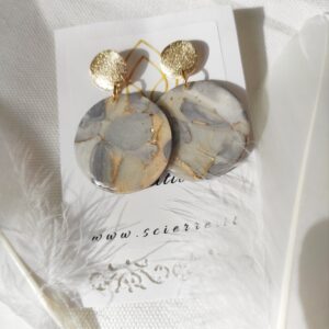 Orecchini rotondi in fimo con foglia d'oro